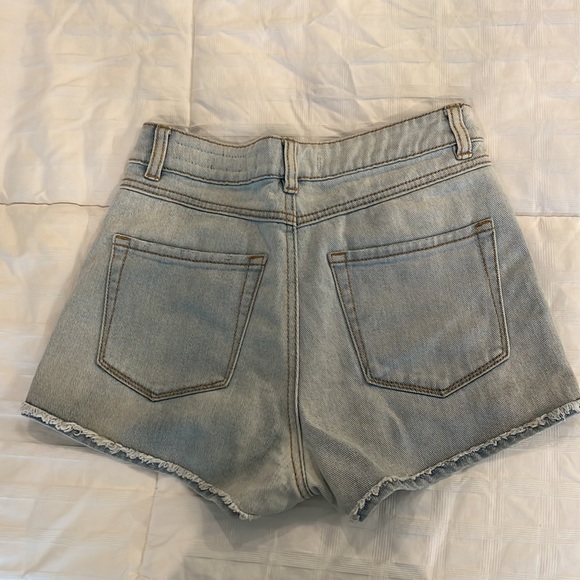 Bullhead Denim Co. Light Wash Mom Shorts - Picture 2 of 3